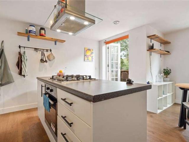 Flat for sale in Lower Clapton, Greater London