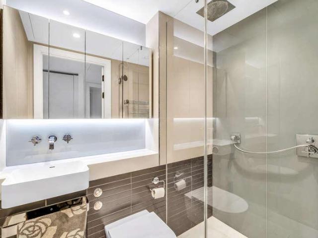 Flat for sale in Nine Elms, Greater London
