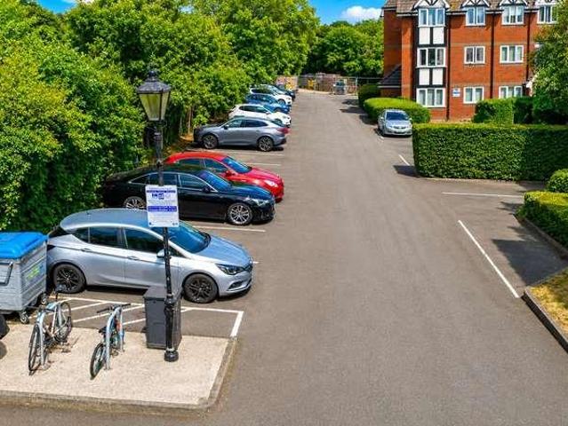 Flat for sale in Pouchen End, Hertfordshire