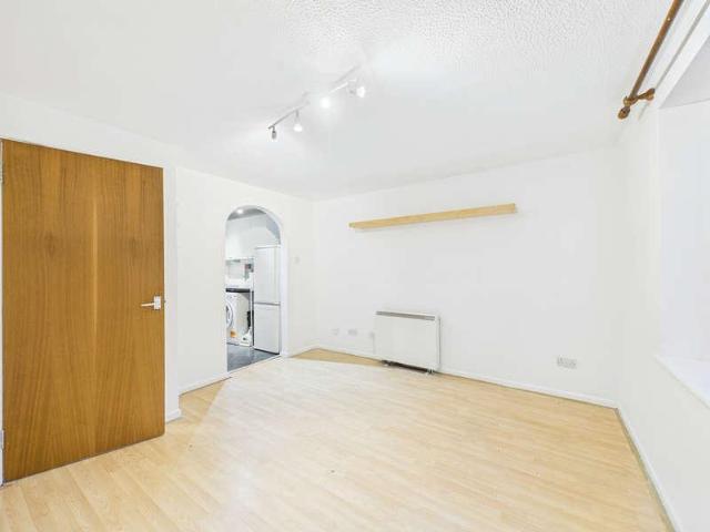 Flat for sale in Stokenchurch, Buckinghamshire