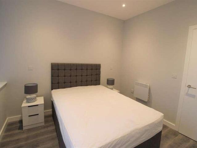 Flat for sale in Liverpool, Waterloo