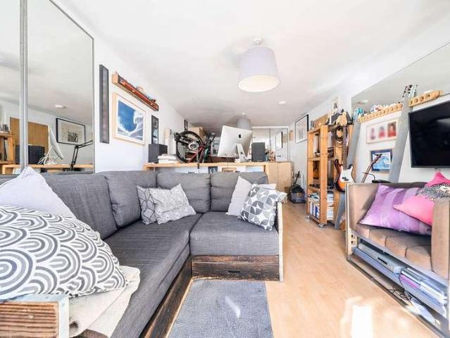 Flat for sale in Feckenham, City Of Bristol