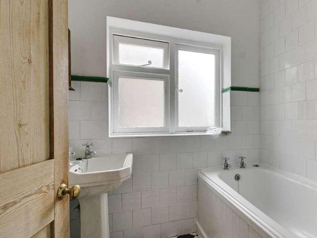Flat for sale in Lewes, Iford