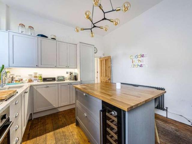 Flat for sale in West Norwood, Greater London