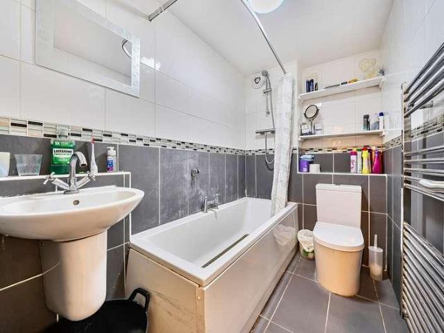 Flat for sale in The Slade, Oxfordshire
