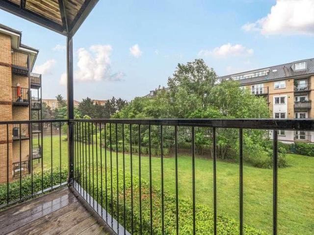 Flat for sale in Crystal Palace, Greater London