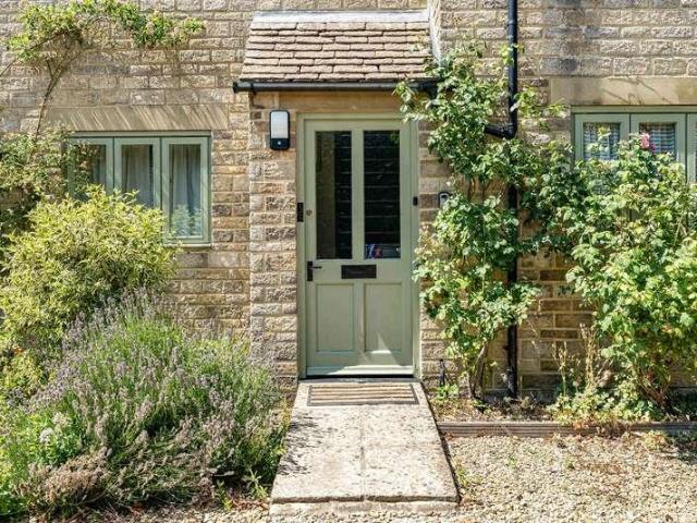 Flat for sale in Fossebridge, Gloucestershire