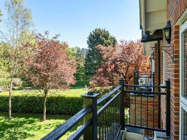 Flat for sale in Gerrards Cross, Denham