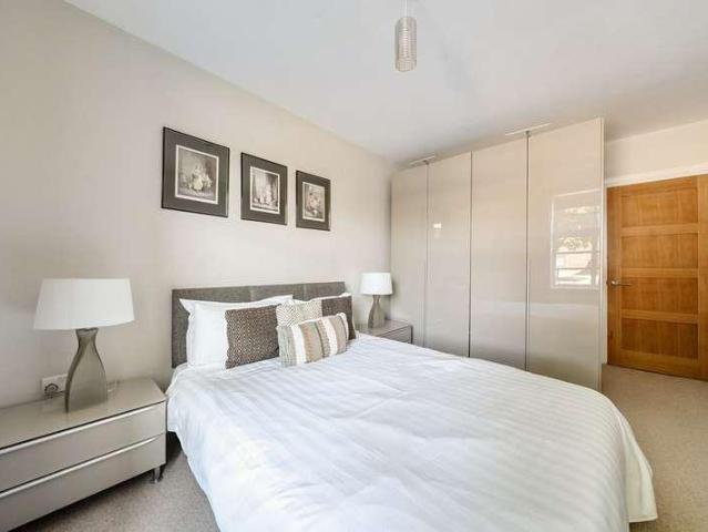 Flat for sale in Evershot, Oxfordshire