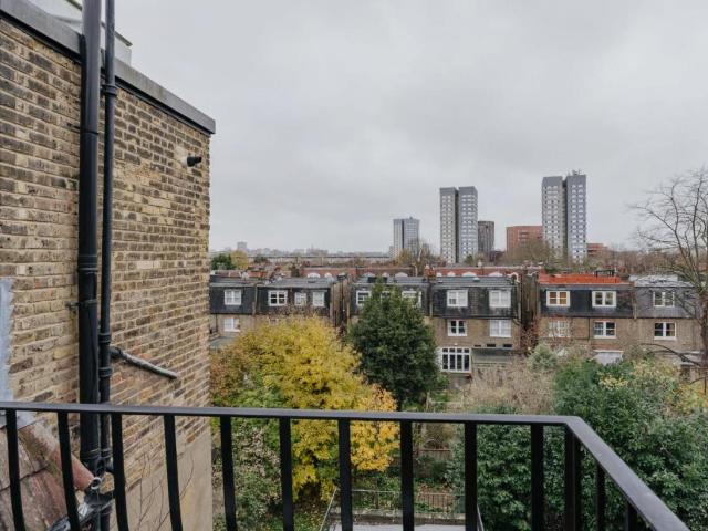 Flat for sale in South Hampstead, Greater London