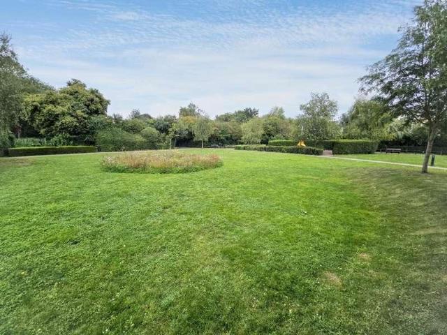 Flat for sale in St. Mildred's, The Bridge