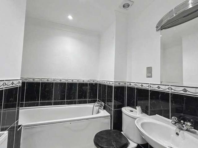 Flat for sale in Poole