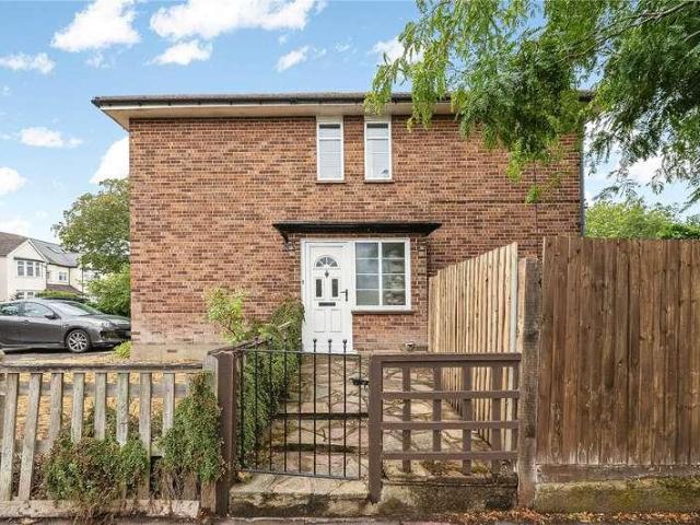 Flat for sale in Elmers End, Greater London
