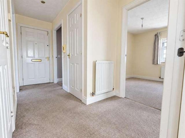 Flat for sale in Chancellor Park, Chelmsford