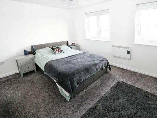 Flat for sale in Hull, Victoria Dock