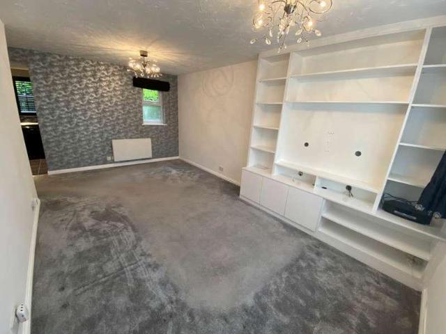 Flat for sale in Elstree and Borehamwood, Borehamwood