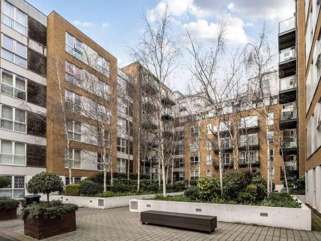 Flat for sale in London Borough of Ealing, Greater London