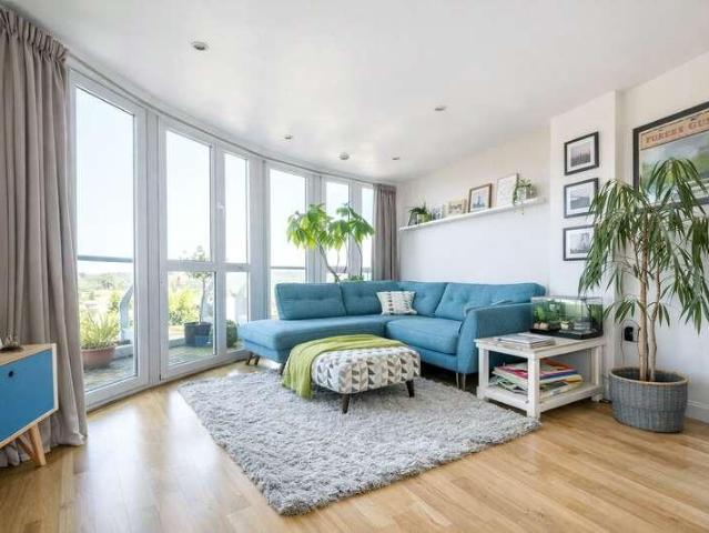 Flat for sale in New Barnet, Greater London