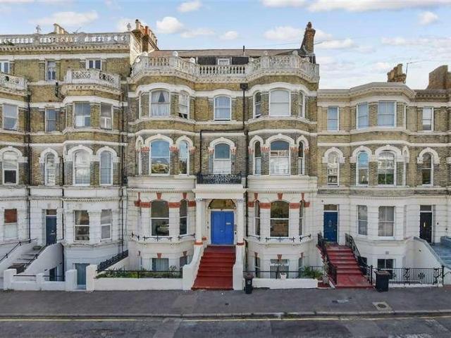 Flat for sale in Cliftonville West, Thanet
