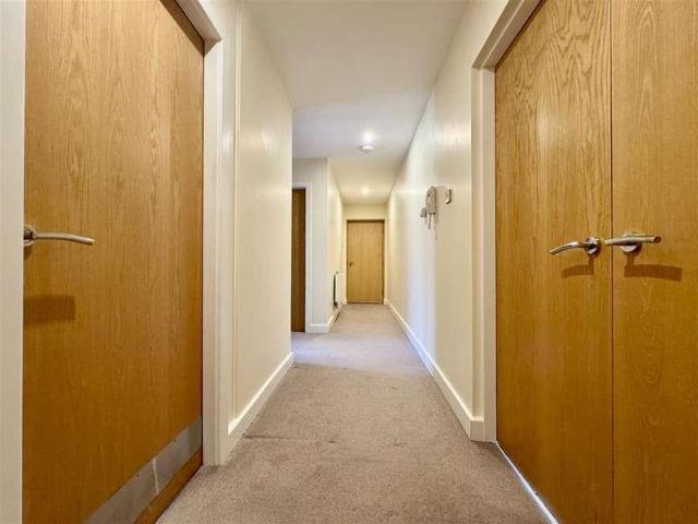 Flat for sale in Almondbury, West Yorkshire