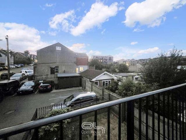 Flat for sale in Castlefield, Cressex
