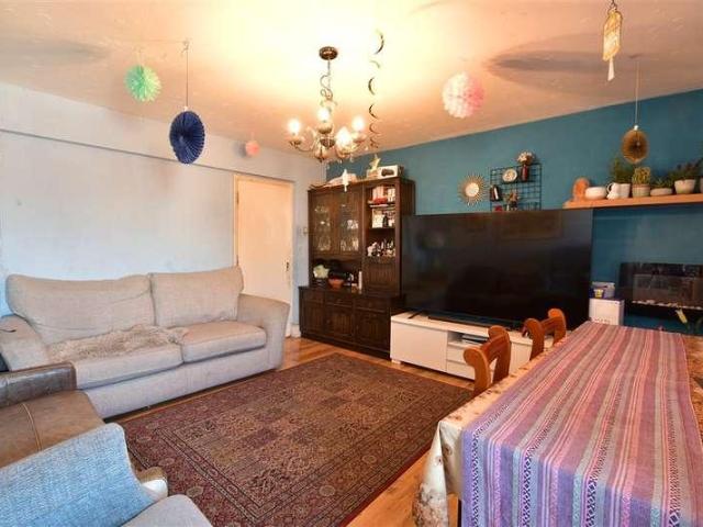 Flat for sale in Forest Gate, Greater London