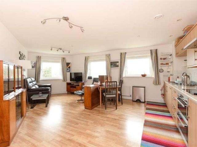 Flat for sale in Red Hill, Surrey