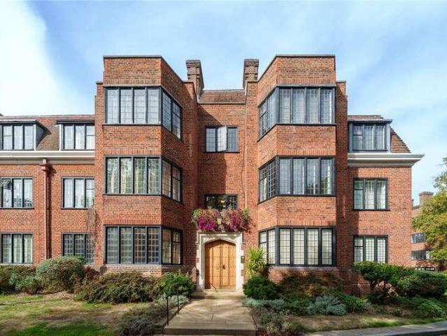 Flat for sale in Manor Fields, Greater London