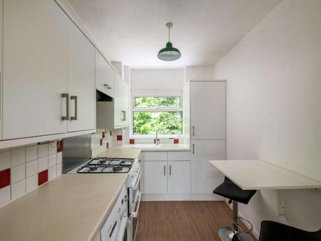 Flat for sale in Red Hill, Surrey