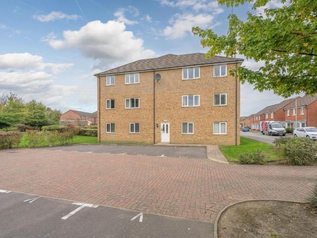 Flat for sale in Tansey Green, West Midlands