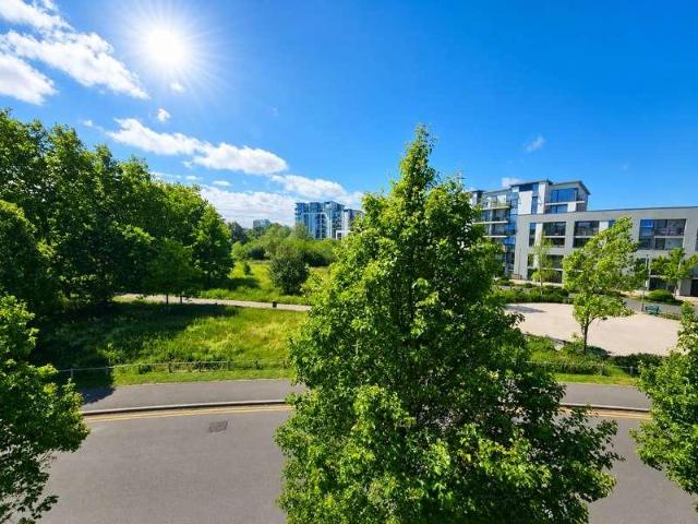 Flat for sale in Colindale, Greater London