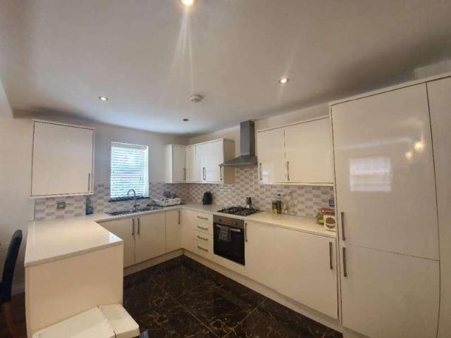 Flat for sale in Northampton, Northamptonshire