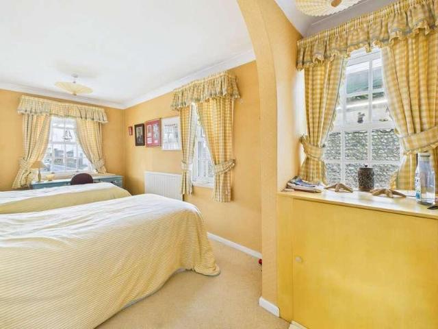 Flat for sale in Worthing, West Sussex