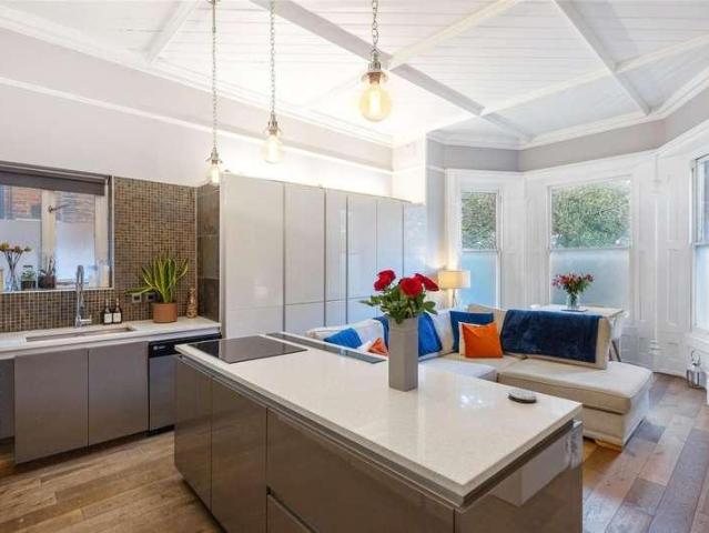 Flat for sale in London Borough of Croydon, Upper Norwood