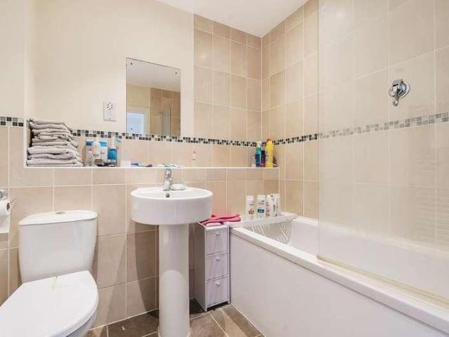 Flat for sale in Whitley, Reading