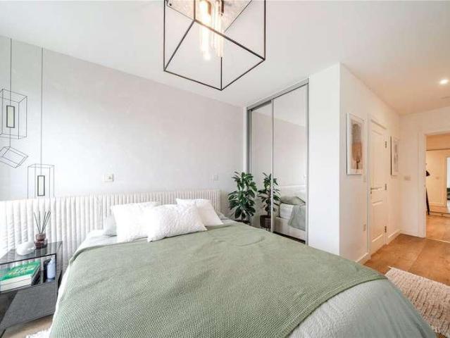 Flat for sale in London Borough of Lewisham, Deptford