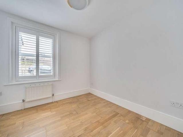 Flat for sale in Southborough, Sandown Park