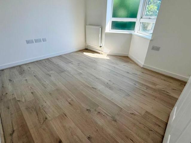 Flat for sale in London Borough of Merton, South Wimbledon