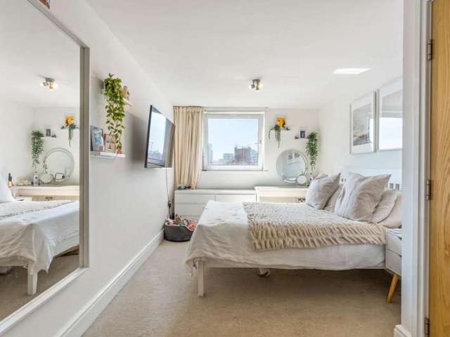 Flat for sale in Wandsworth, Greater London