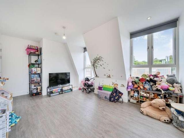 Flat for sale in London Borough of Lewisham, Forest Hill