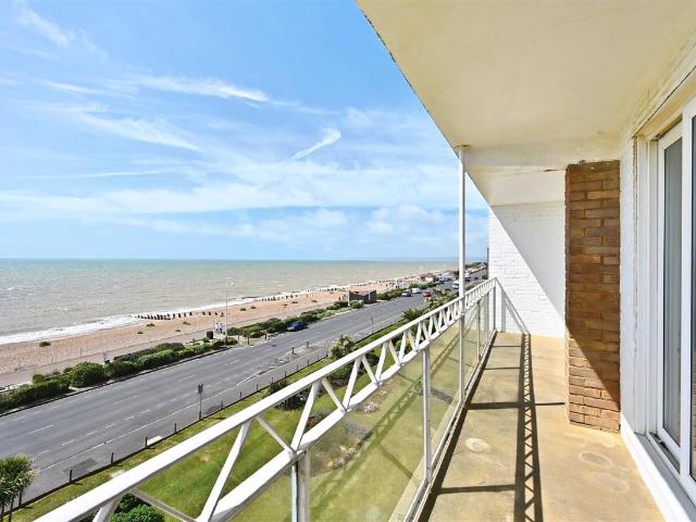 Flat for sale in Central, Heathlands