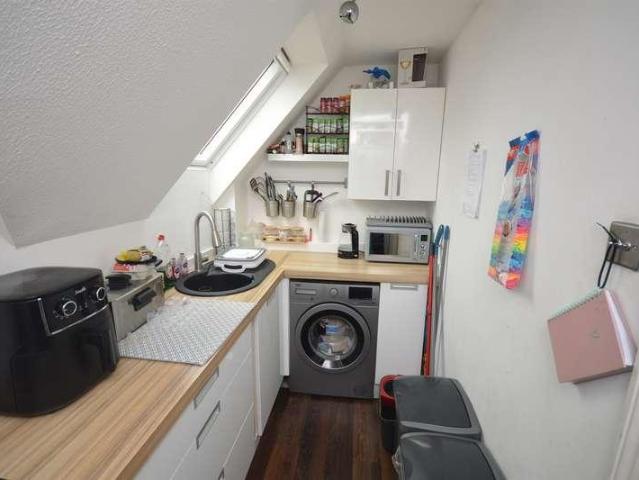 Flat for sale in Chipping Hill, Essex
