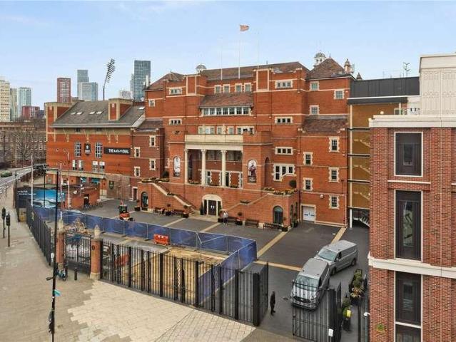 Flat for sale in Oval, Greater London