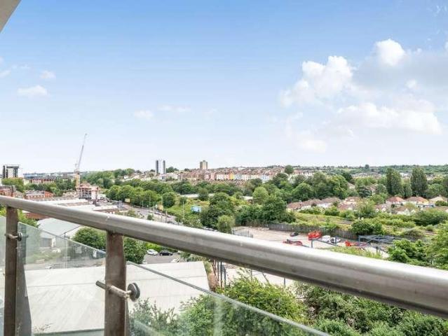 Flat for sale in Feckenham, City Of Bristol