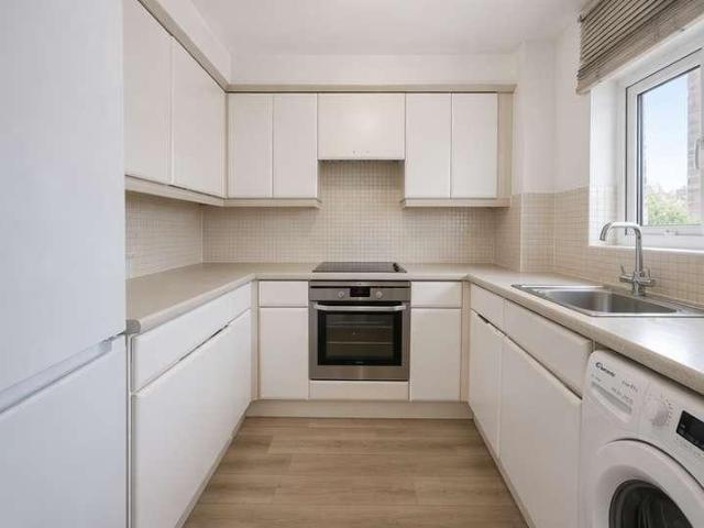Flat for sale in Lower Edmonton, Greater London