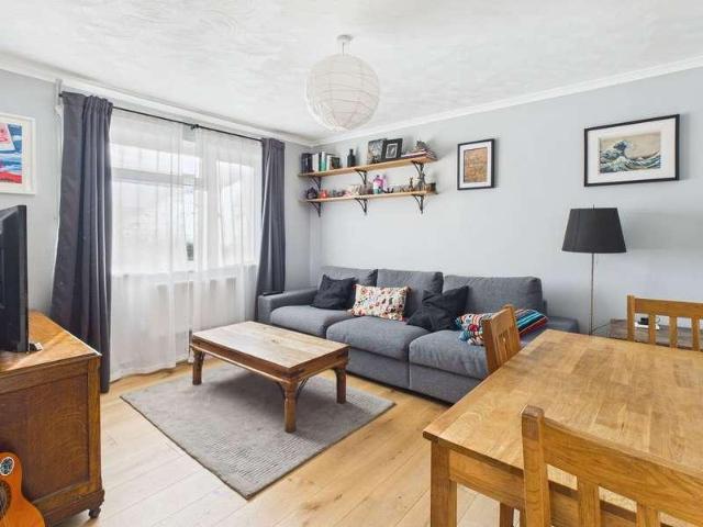 Flat for sale in Worthing, West Sussex