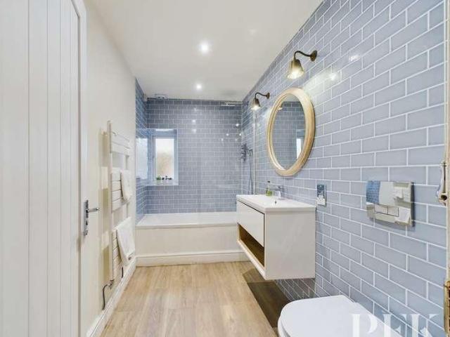 Flat for sale in Keswick