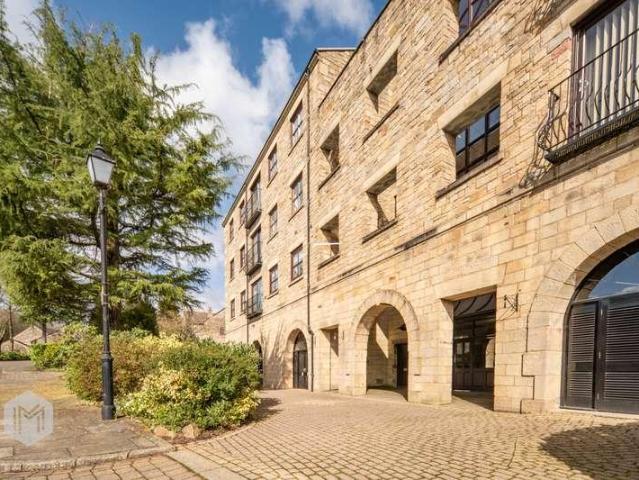 Flat for sale in Bradshaw, Lee Bank