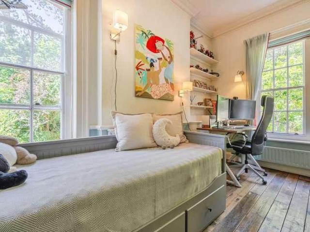 Flat for sale in Guildford Park, Westborough