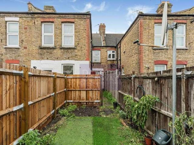 Flat for sale in Leyton, Greater London